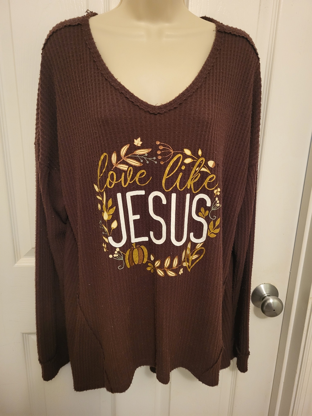 Cati Women's Brown 'Love Like Jesus' V-Neck Waffle Knit Sweater